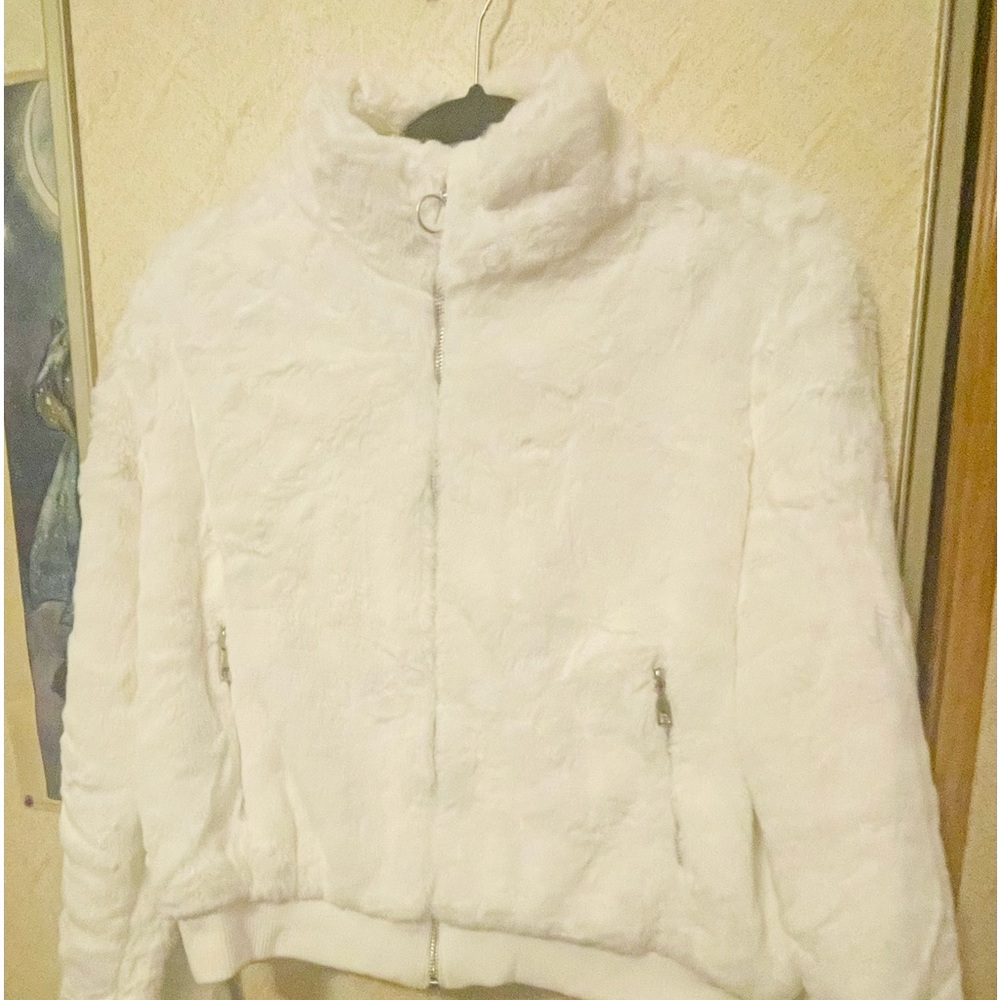 Gorgeous faux white fur by 2 Bella size Lg